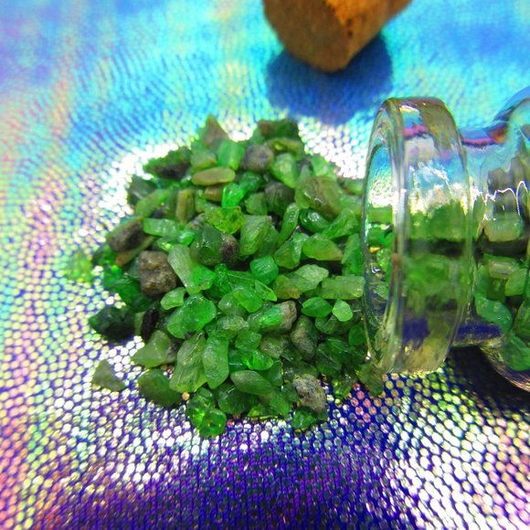 Tsavorite Garnet Gemstone Chips In A Bottle Embellishments Natural Semi Precious - Picture 1 of 3